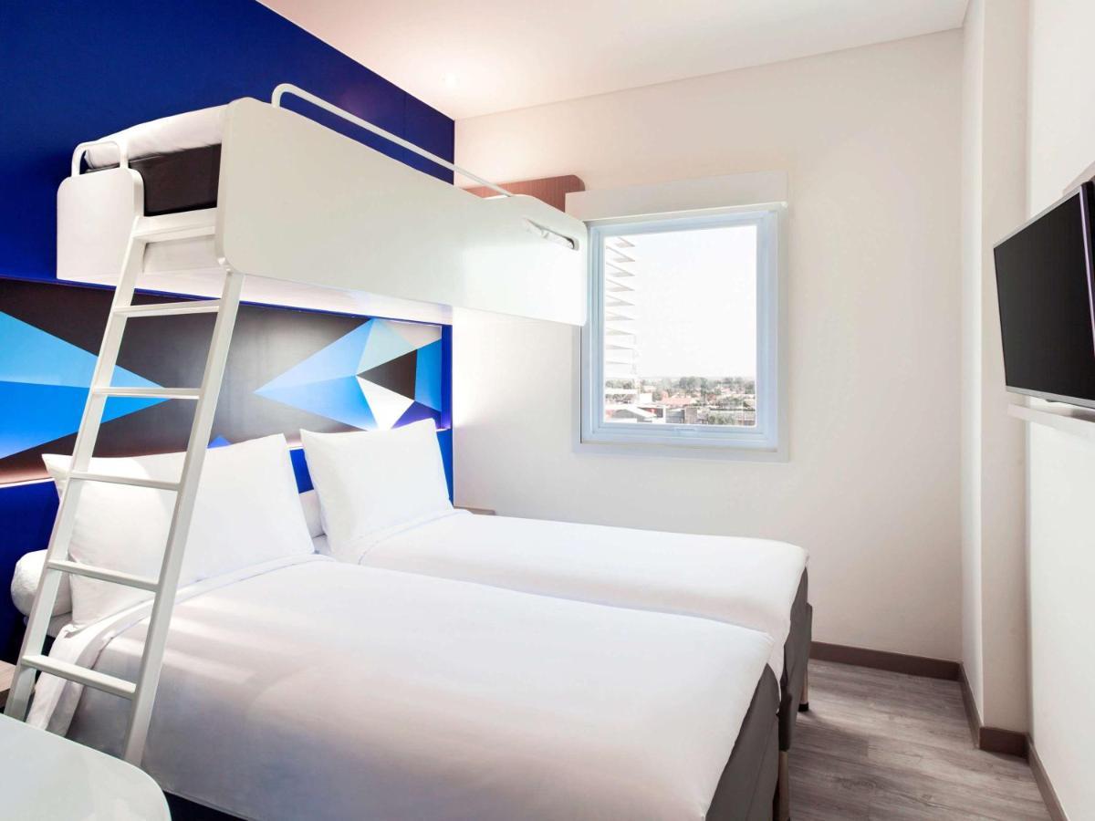 Ibis Budget Cirebon Exterior foto